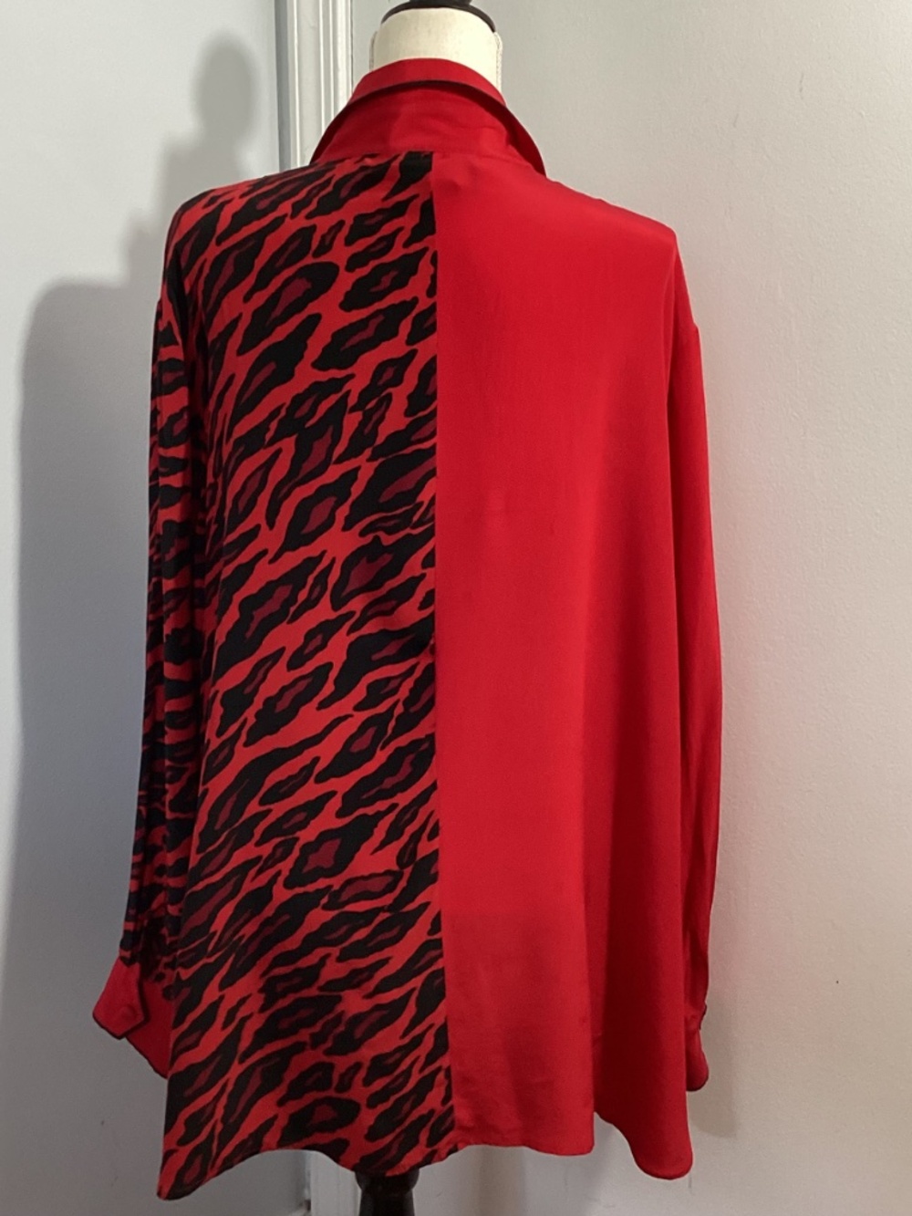 VTG BOB MACKIE WEARABLE ART 3X SILK RED BLACK BLOUSE ASYMMETRICAL ZIBRA PRINT - Picture 9 of 14